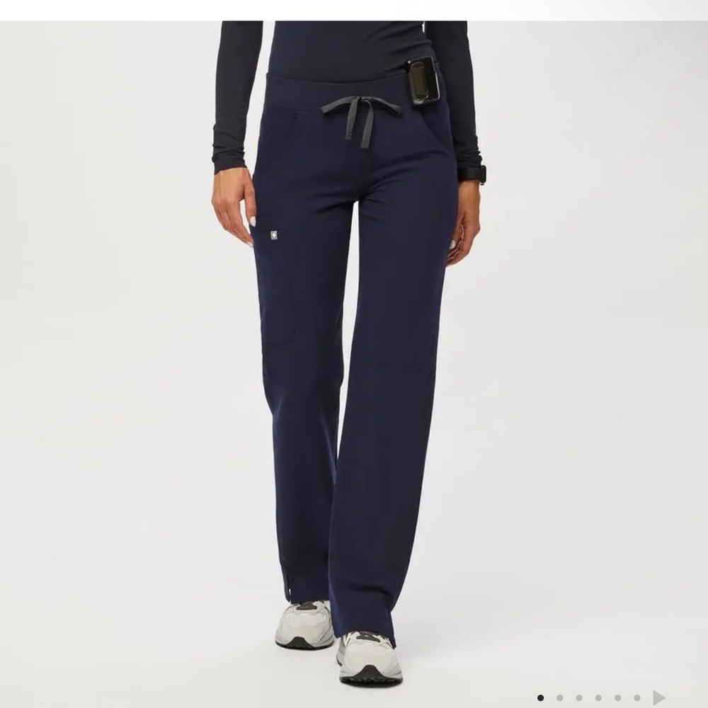 NWT- Navy Figs Kade Scrub Bottoms